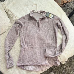😍Super cute and comfy Nike quarter zip size small top